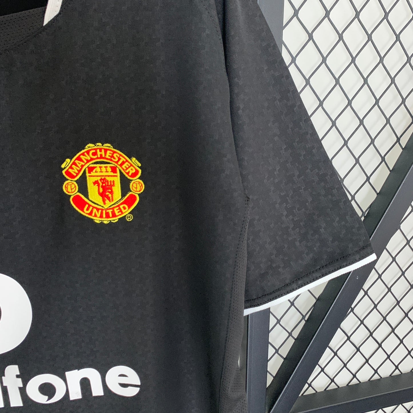 Manchester United 2003-04 Away Retro Jersey – Nike Black Vodafone Ronaldo Van Nistelrooy Scholes Football Shirt
