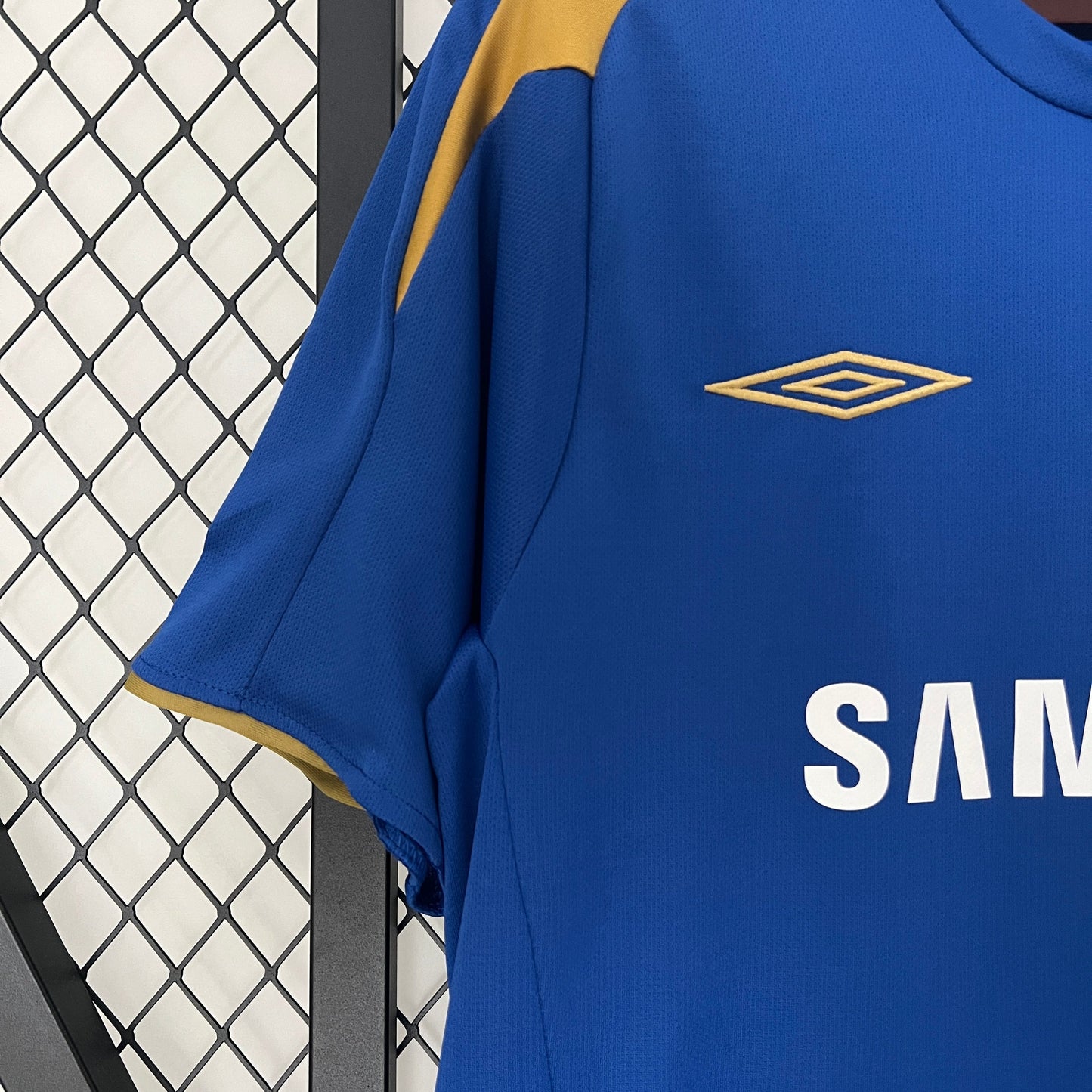 Chelsea FC 2005-06 Home Centenary Retro Jersey – Umbro Royal Blue Gold Shoulder Samsung Mobile 100 Years Lampard Drogba Robben Terry Essien Makelele Premier League Winner Fan Version Football Shirt