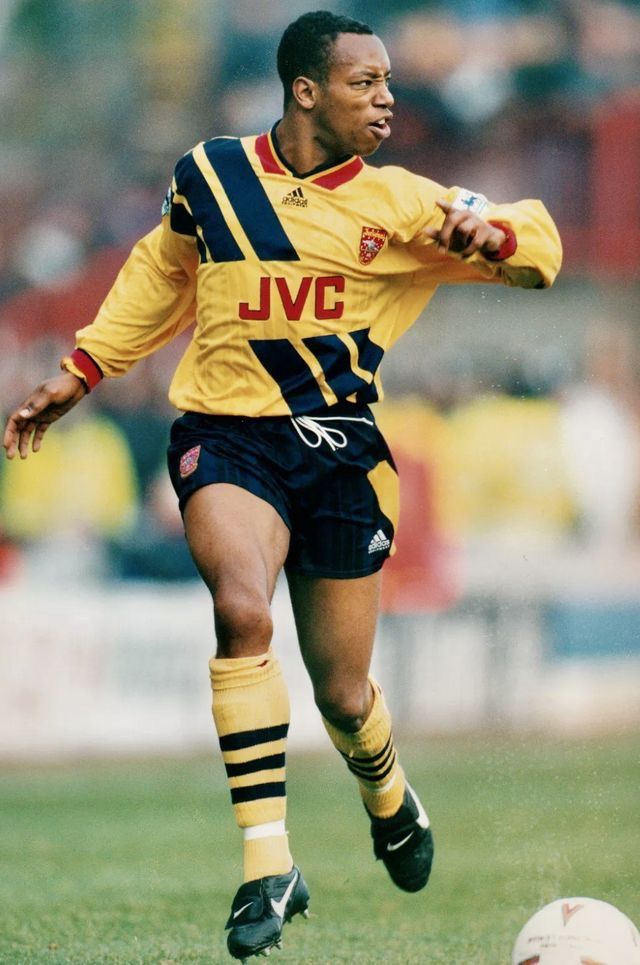 Arsenal 1993-94 Away Retro Jersey – Classic Adidas Equipment Yellow & Navy Diagonal Stripe JVC Kit