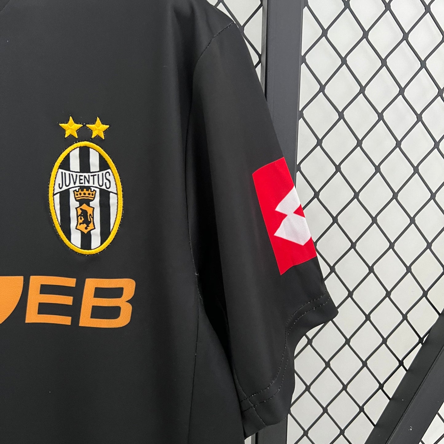 Juventus 2001-02 Away Retro Jersey – All Black Fastweb Lotto V-Neck Fan Version Football Shirt