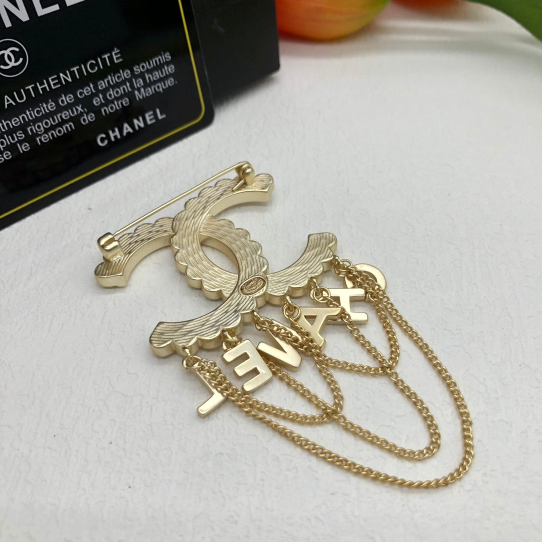 Chanel style brooches - product photo 6