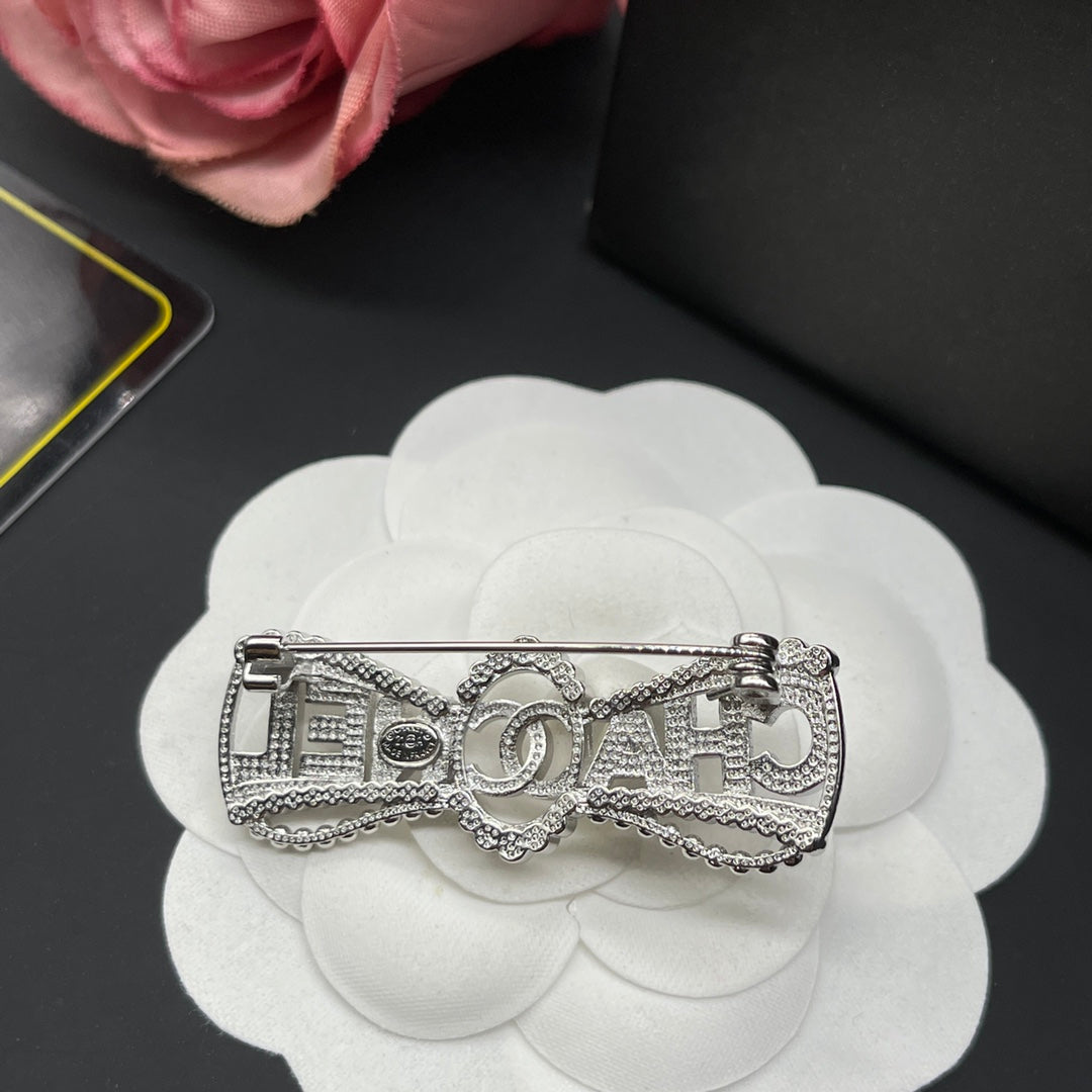 Chanel style brooches - product photo 6