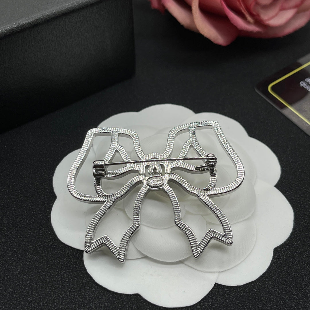 Chanel style brooches - product photo 5
