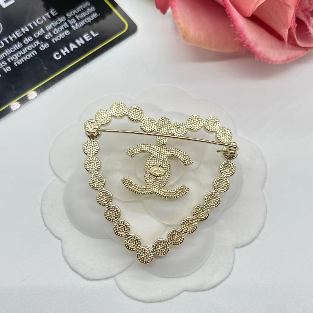 Chanel style brooches - product photo 6