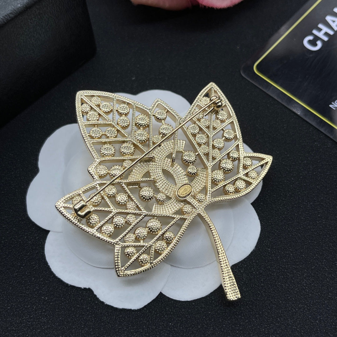 Chanel style brooches - product photo 6