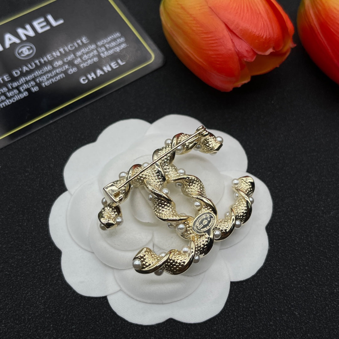 Chanel style brooches - product photo 6