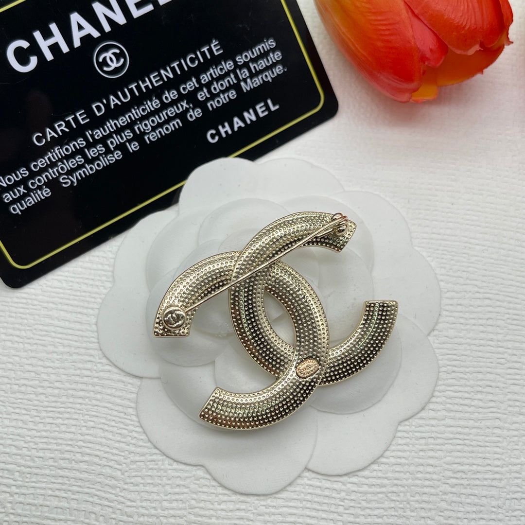 Chanel style brooches - product photo 6