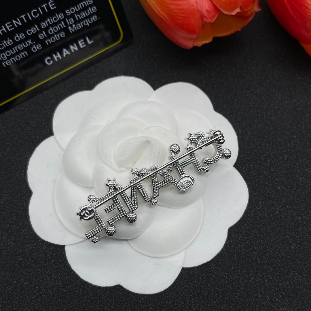 Chanel style brooches - product photo 6