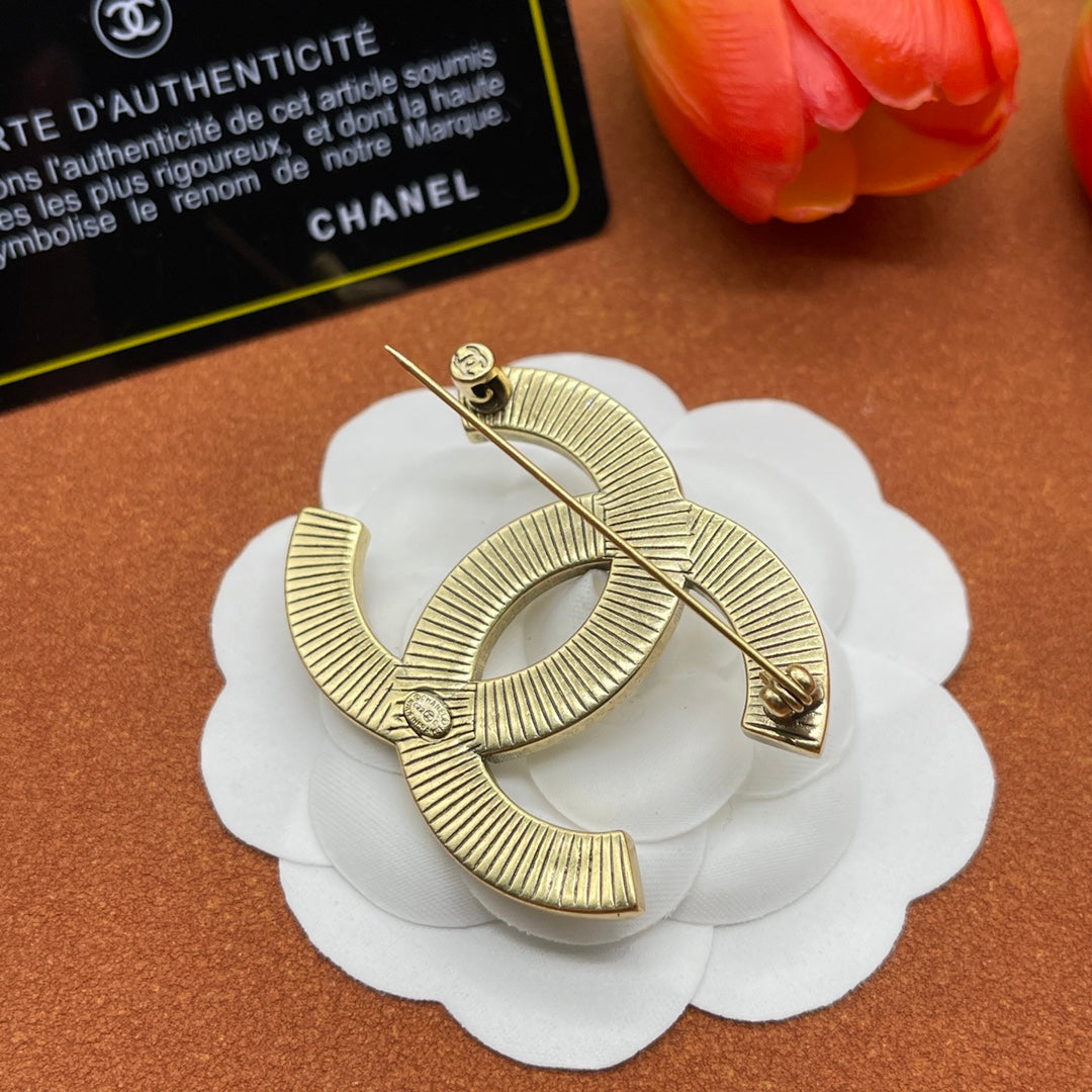 Chanel style brooches - product photo 6