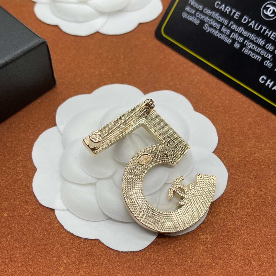 Chanel style brooches - product photo 6