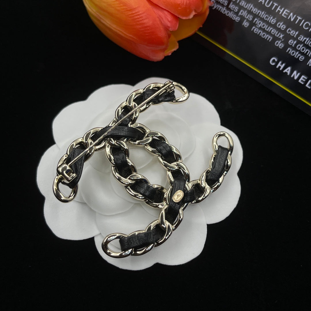 Chanel style brooches - product photo 6