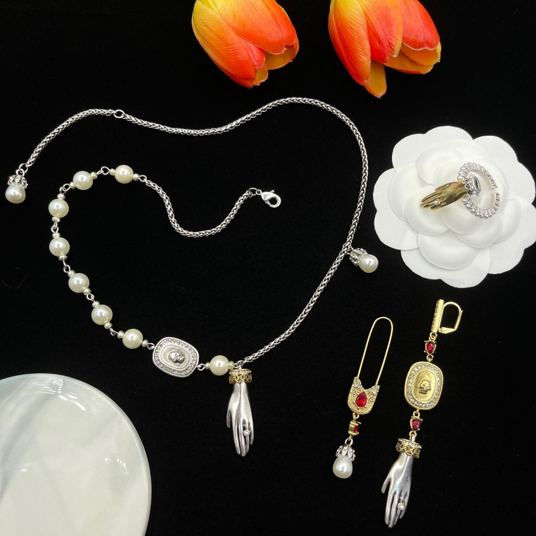 Alexander McQueen Pearl Crest Station necklace in Silver Tone, detail view 7