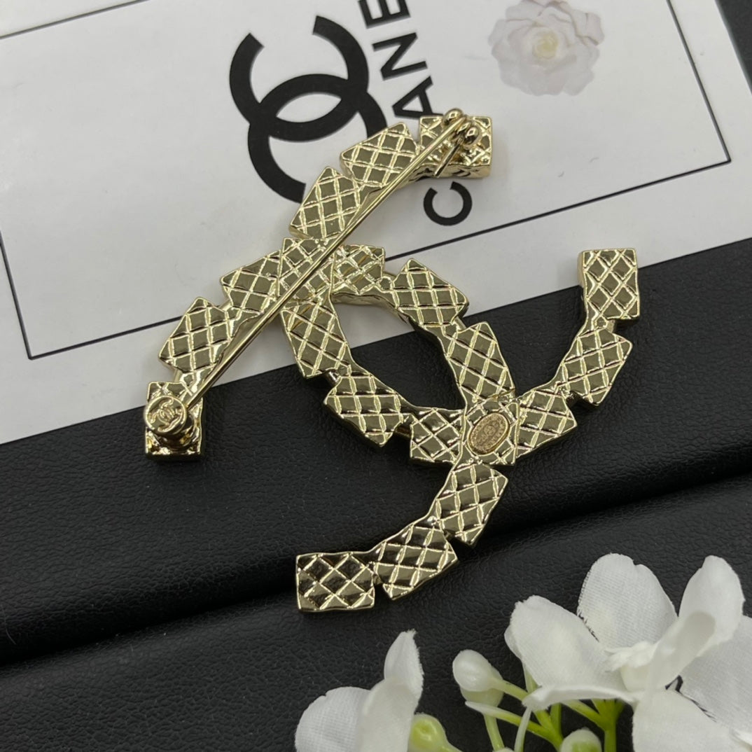 Chanel style brooches - product photo 6