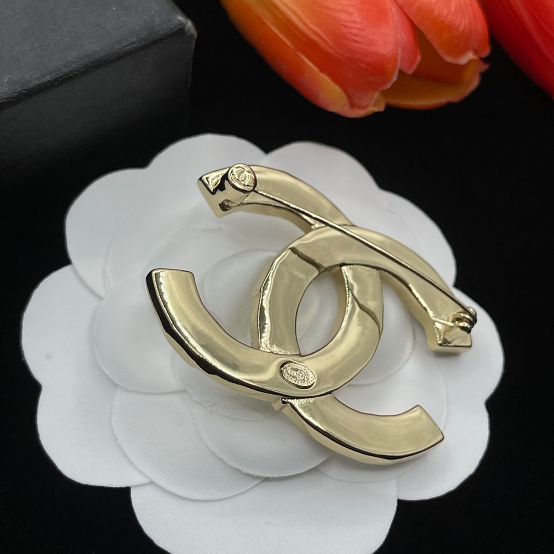 Chanel style brooches - product photo 6
