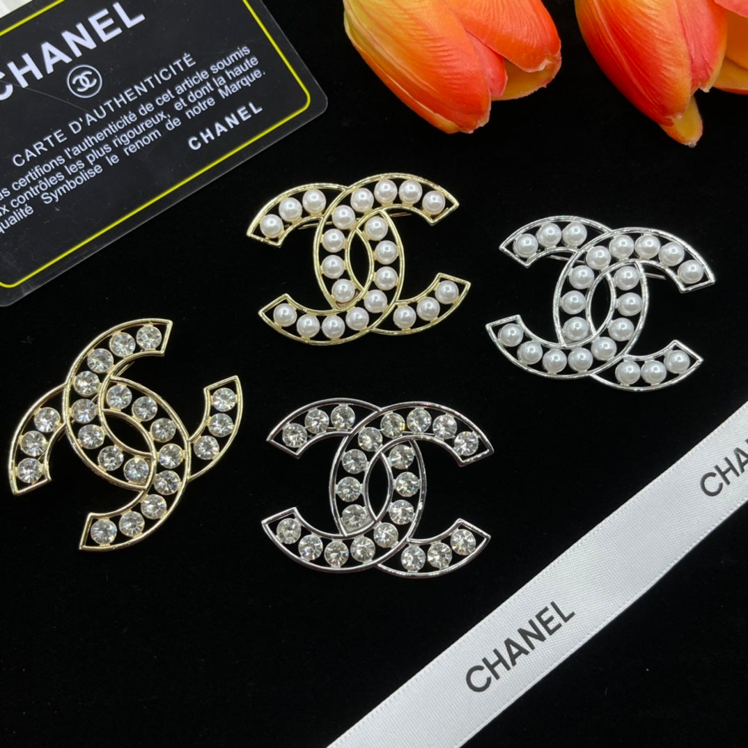 Chanel style brooches - product photo 7