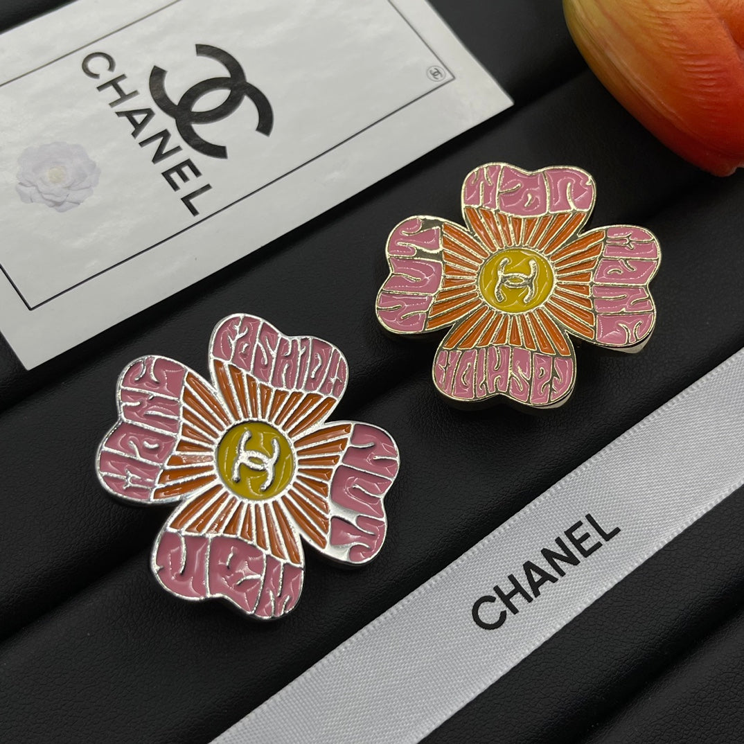 Chanel style brooches - product photo 7