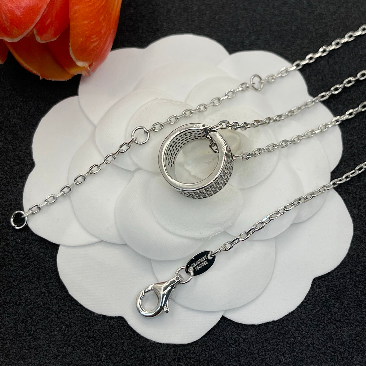 Chaumet faceted cube pendant necklace in Silver Tone, detail view 15