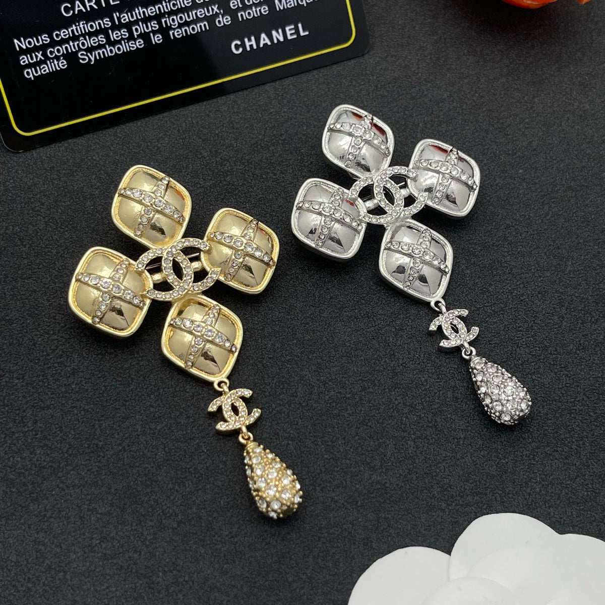Chanel style brooches - product photo 8