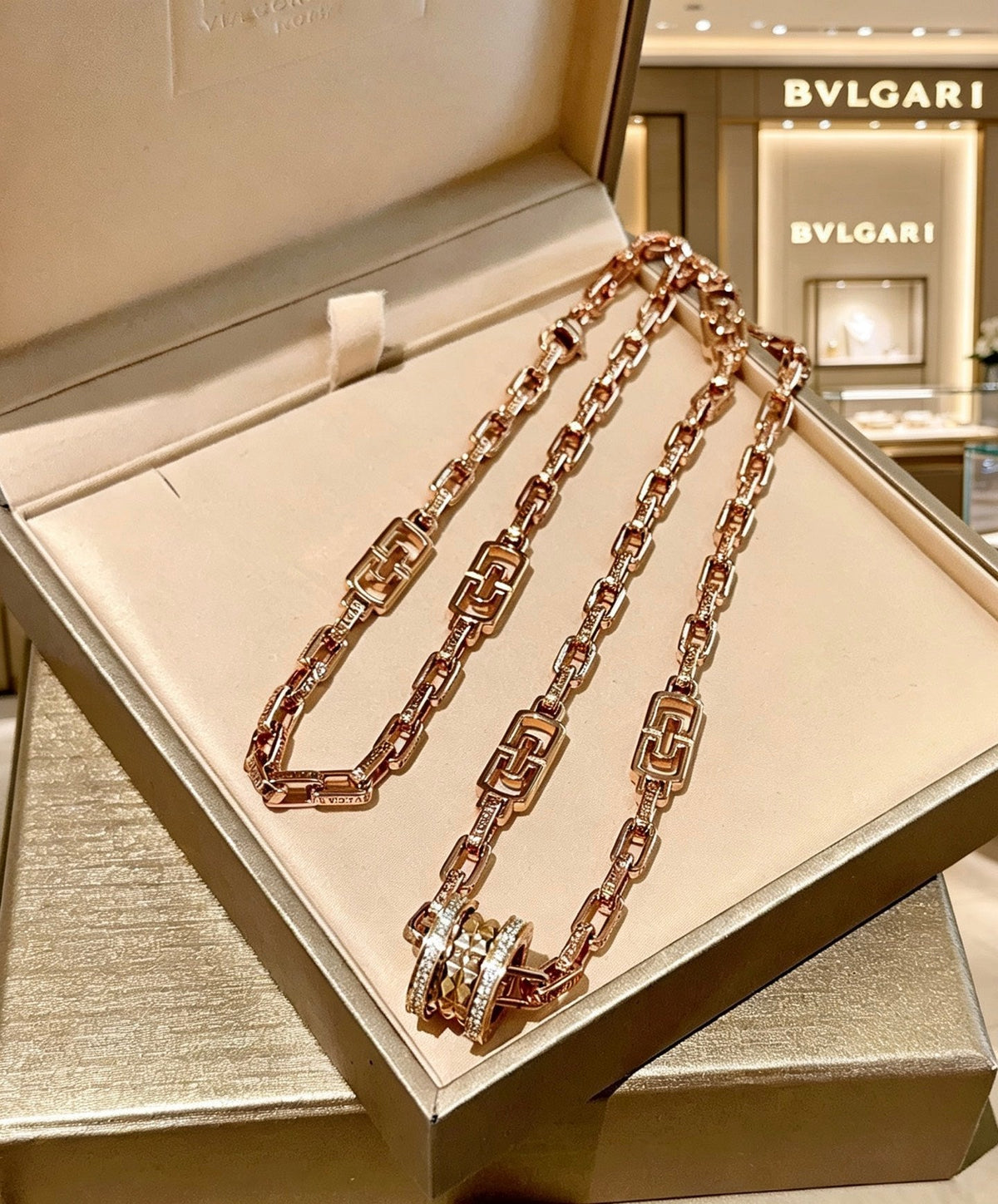 BVLGARI Divas' Dream V-Gold Tone Unisex Necklace – Style 43 - image 9