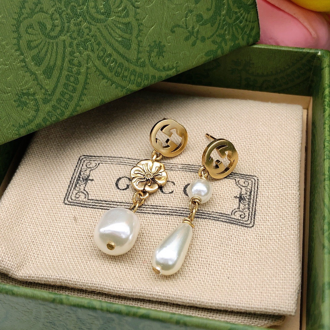 Gucci Floral Pearl Earrings - image 6