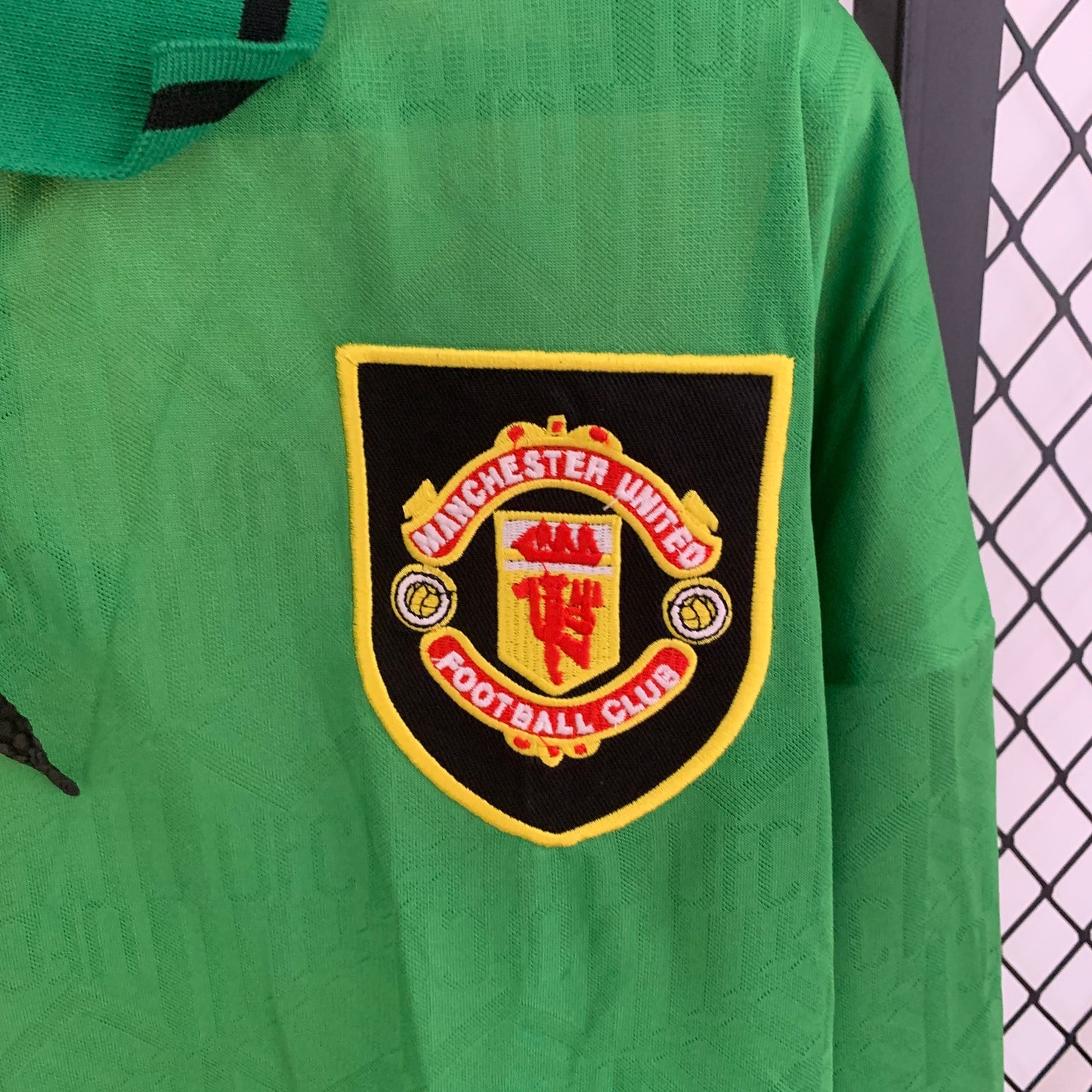 Manchester United 1993-94 Third Long Sleeve Retro Jersey – Yellow Green Split Sharp Cantona Giggs Keane Beckham Newton Heath Premier League Winner Fan Version Football Shirt