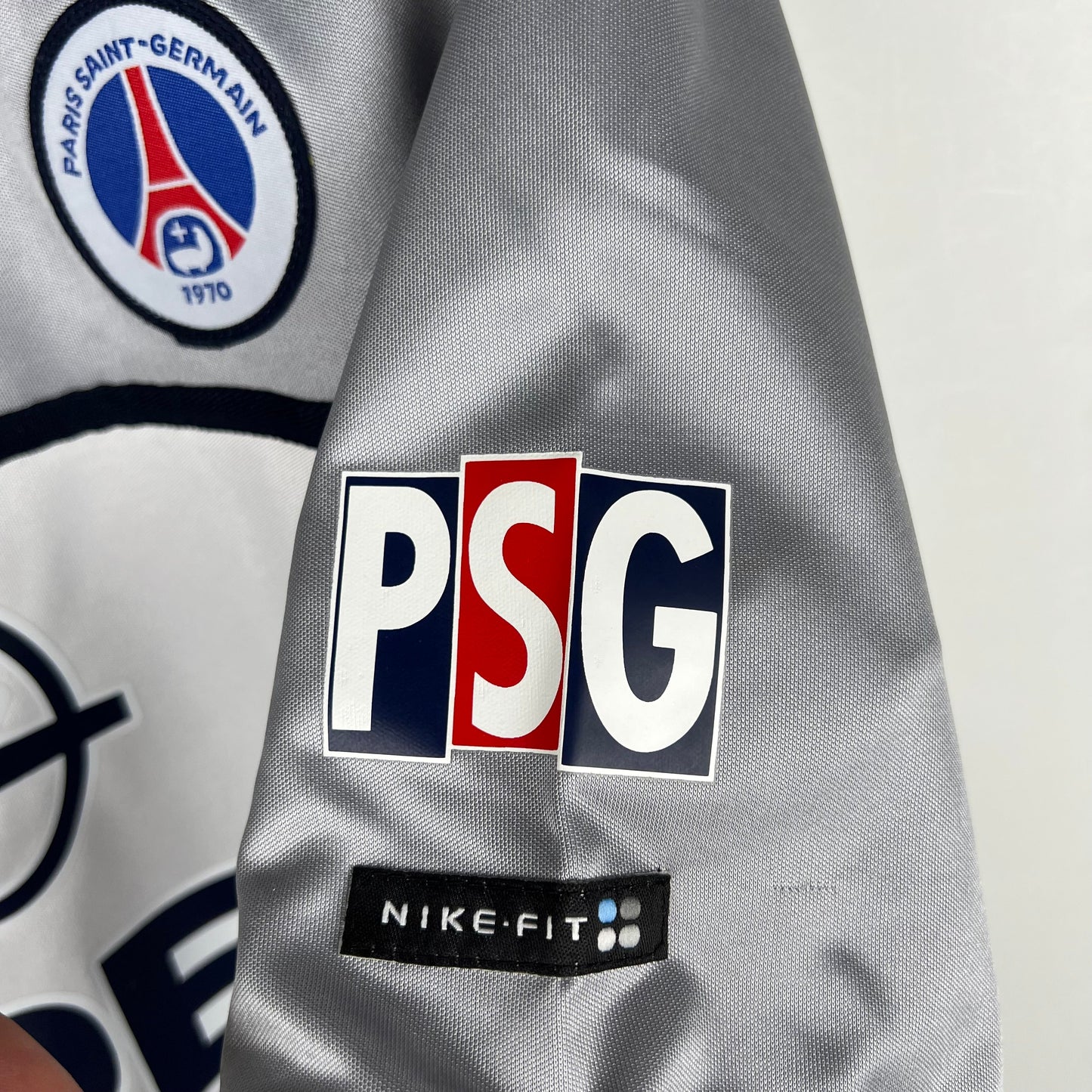 PSG 1999-2000 Away Retro Jersey – Nike Silver Grey White Band Navy V-Neck Opel Ligue 1 Paris Saint-Germain Fan Version Football Shirt