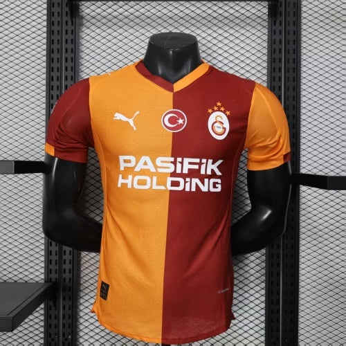 2025/26 Galatasaray Home Player Version Jersey - Orange-Yellow Dark Red Diagonal Half-and-Half Split Body Split V-Neck Collar - Puma White Logo - Turkish Crescent Star Badge - Galatasaray Official Four-Star Lion Cvvvvvvvvvvvvvvvvvvvvvvvvvvv