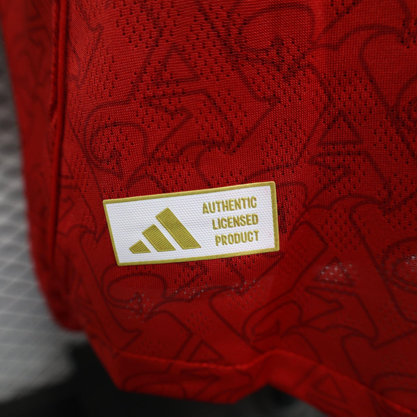 2025/26 Arsenal Home Player Version Long Sleeve Jersey - Red Body White Long Sleeves Diamond Mesh Texture All-Over Subtle Graphic - White Three Stripes - Arsenal Shield Crest - Emirates Fly Better - Men's
