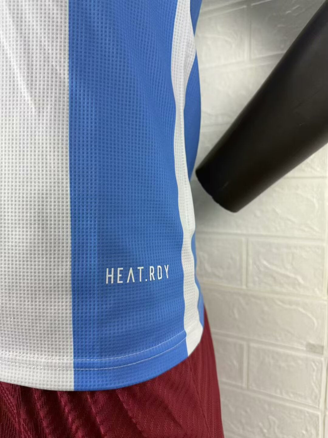 2025/26 Argentina Home Player Version Jersey - White Body Wide Sky Blue Central Vertical Stripe Fine Grid Texture Three Gold Stars Gold Collar Trim - Gold Three Stripes - AFA Square Crest