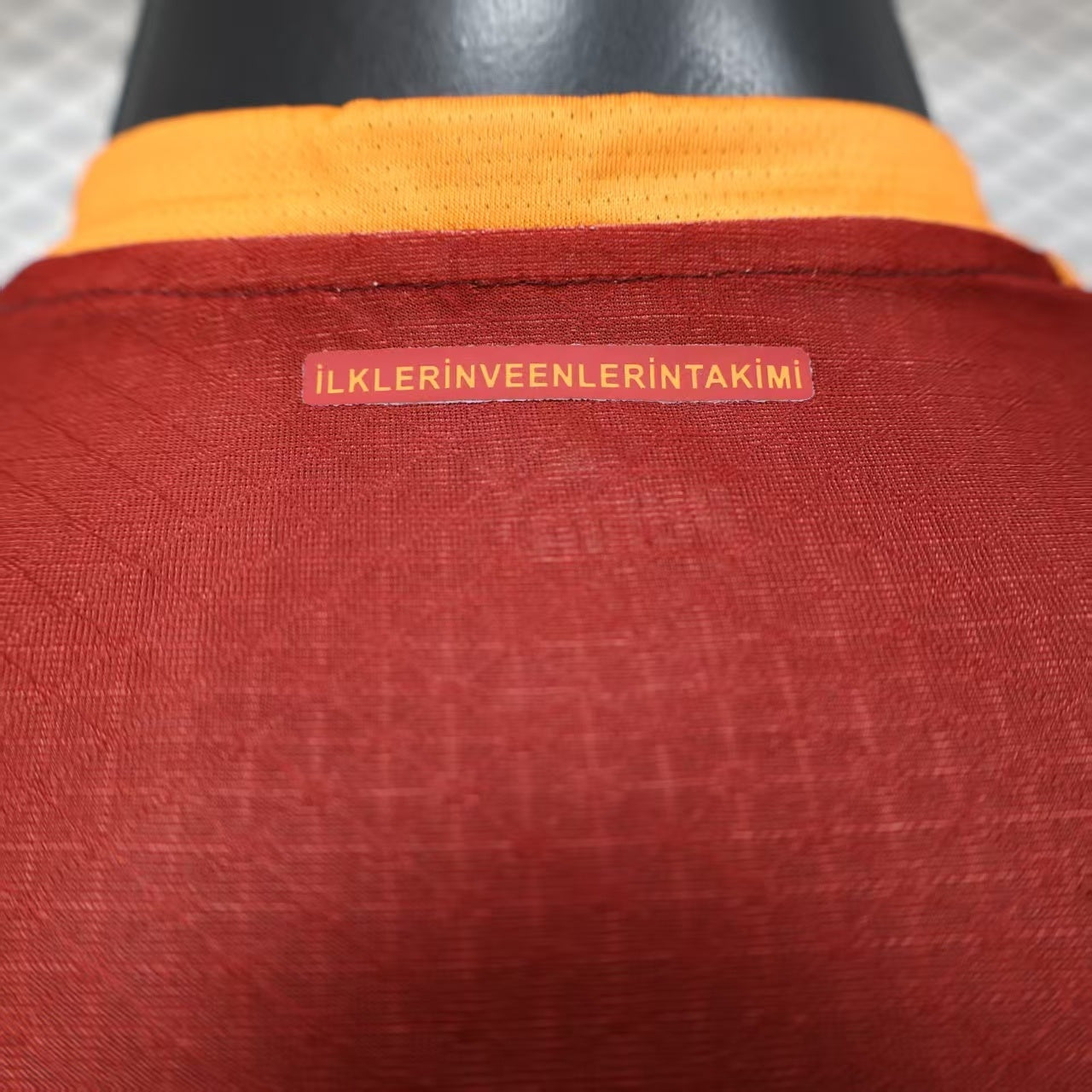 2025/26 Galatasaray Home Player Version Jersey - Orange-Yellow Dark Red Diagonal Half-and-Half Split Body Split V-Neck Collar - Puma White Logo - Turkish Crescent Star Badge - Galatasaray Official Four-Star Lion Cvvvvvvvvvvvvvvvvvvvvvvvvvvv