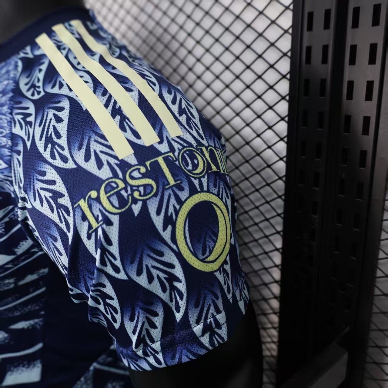 2025/26 Club América Away Player Version Jersey - Dark Navy Blue Body All-Over Aztec Eagle Deity Embossed Graphic -  Yellow-Green Three Stripes - Club América Crest - Caliente.mx Principal Sponsor