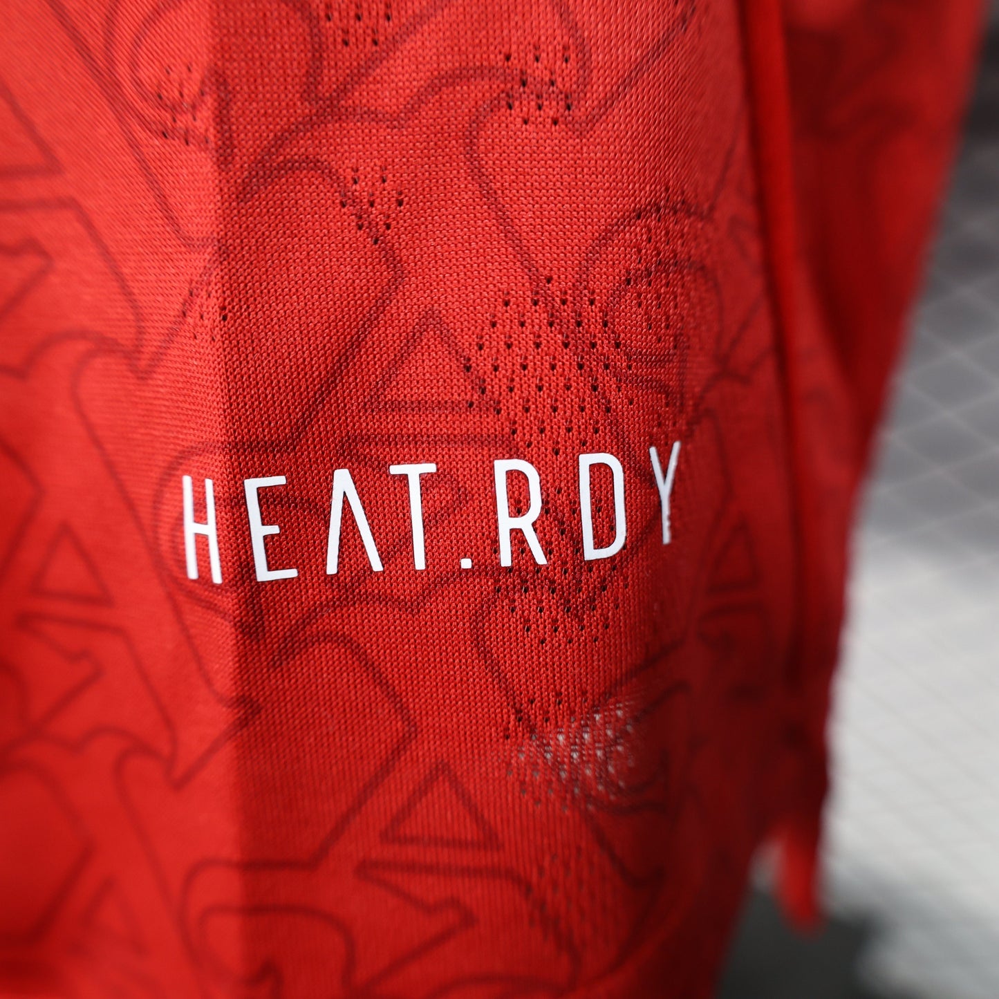 2025/26 Arsenal Home Player Version Long Sleeve Jersey - Red Body White Long Sleeves Diamond Mesh Texture All-Over Subtle Graphic - White Three Stripes - Arsenal Shield Crest - Emirates Fly Better - Men's