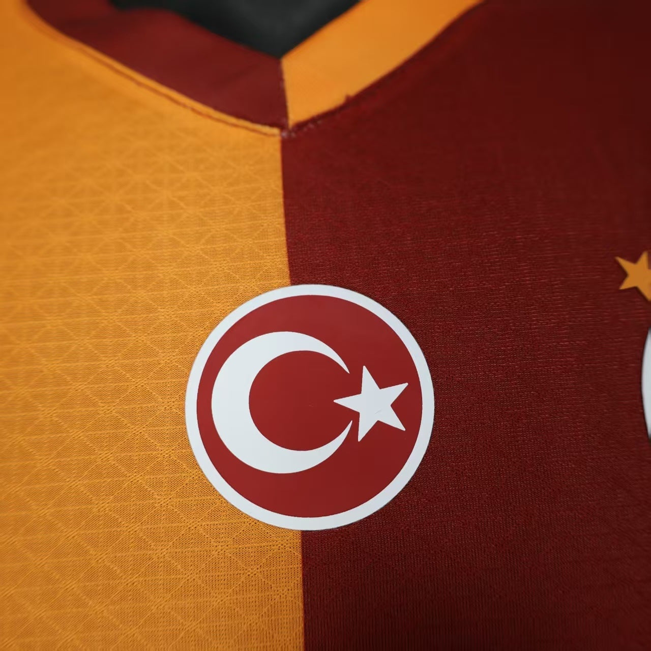2025/26 Galatasaray Home Player Version Jersey - Orange-Yellow Dark Red Diagonal Half-and-Half Split Body Split V-Neck Collar - Puma White Logo - Turkish Crescent Star Badge - Galatasaray Official Four-Star Lion Cvvvvvvvvvvvvvvvvvvvvvvvvvvv