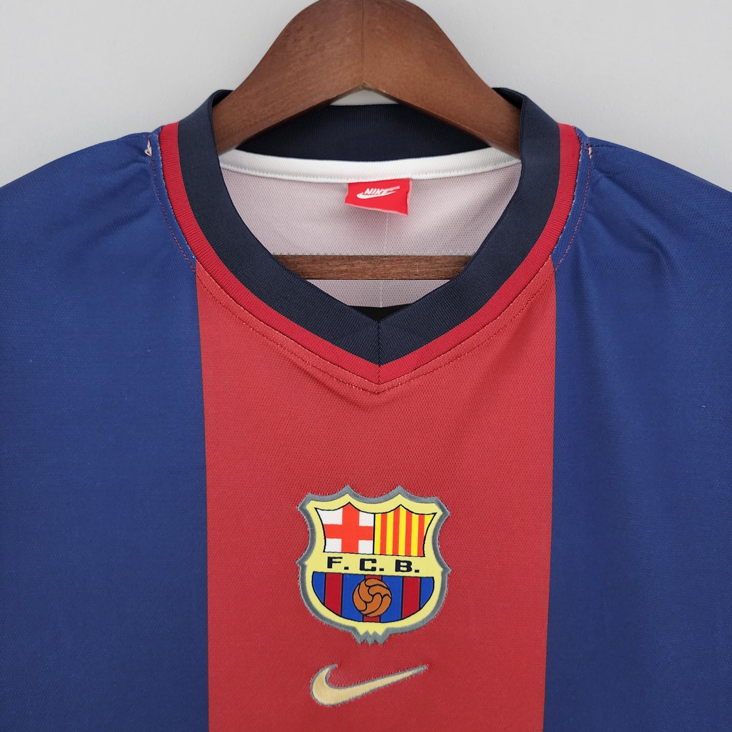 Barcelona 1998-99 Home Retro Jersey – Nike Blaugrana Figo Rivaldo Guardiola Kluivert Xavi Football Shirt