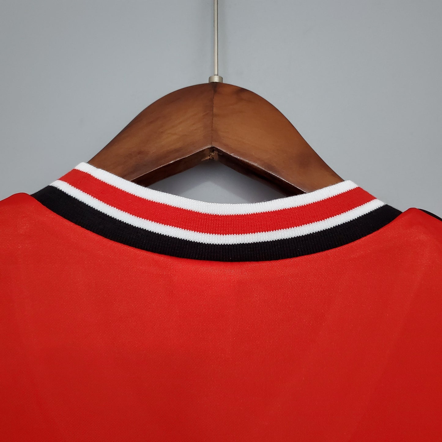 Manchester United 1985-86 Home Jersey – Red Adidas Trefoil SHARP Retro 80s First Division Football Shirt | Classic V-Neck Vintage Man Utd Kit