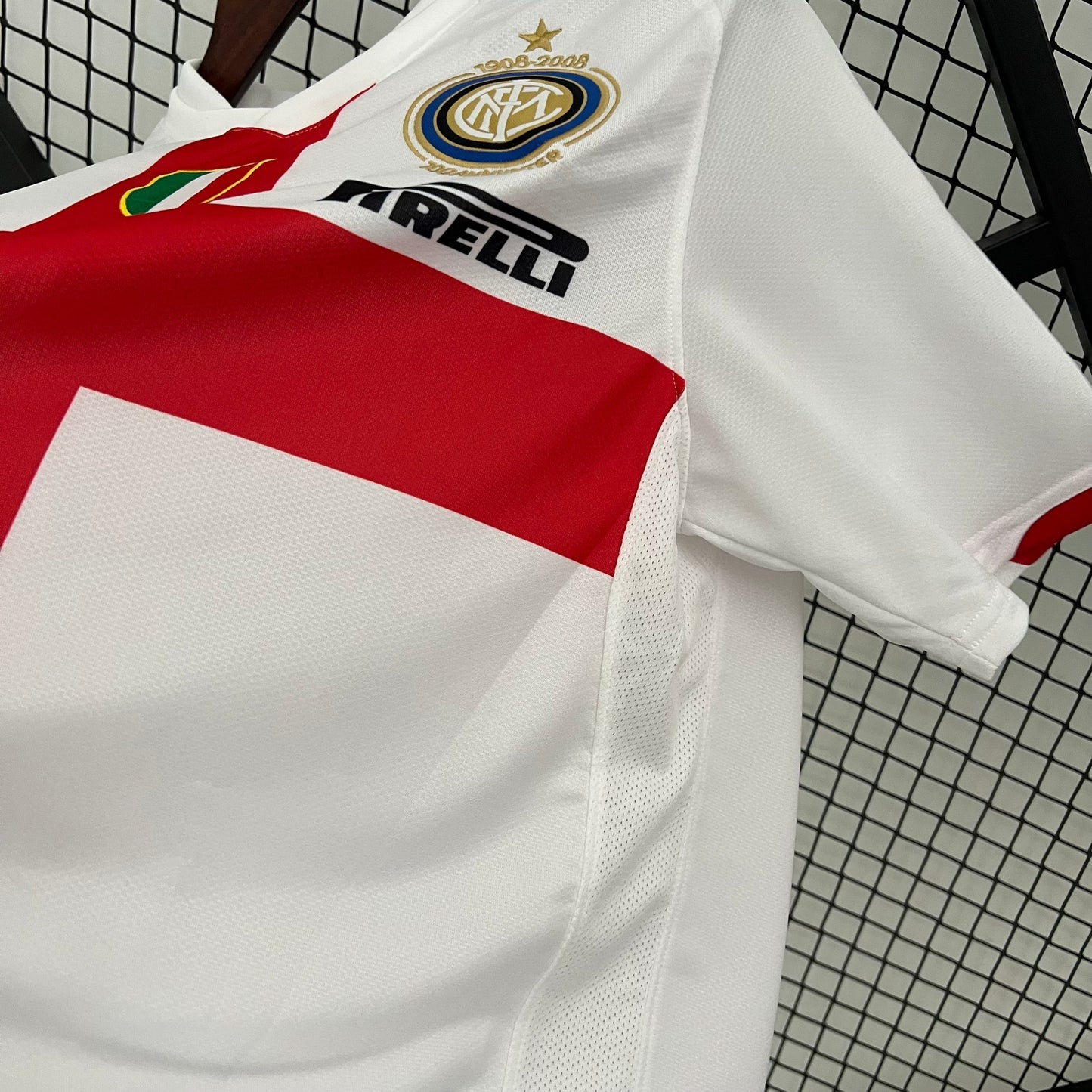 Inter Milan 2007-08 Away Retro Jersey – White Red Cross Croce di San Giorgio Nike Pirelli 100th Anniversary Centenary Crest Zanetti Ibrahimovic Figo Adriano Vieira Cambiasso Maicon Balotelli Serie A Fan Version Football Shirt