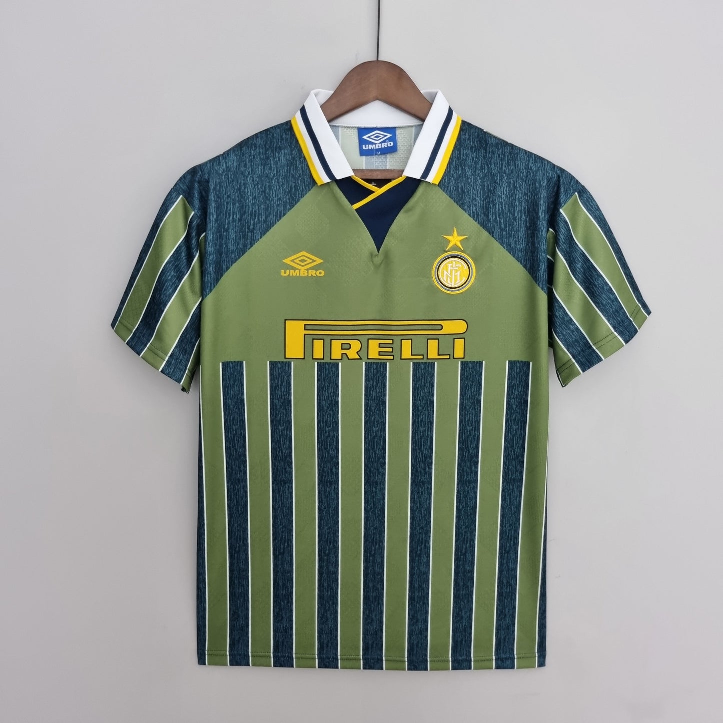 Inter Milan 1995-96 Away Retro Jersey – Umbro Green Pirelli Zanetti Roberto Carlos Paul Ince Football Shirt