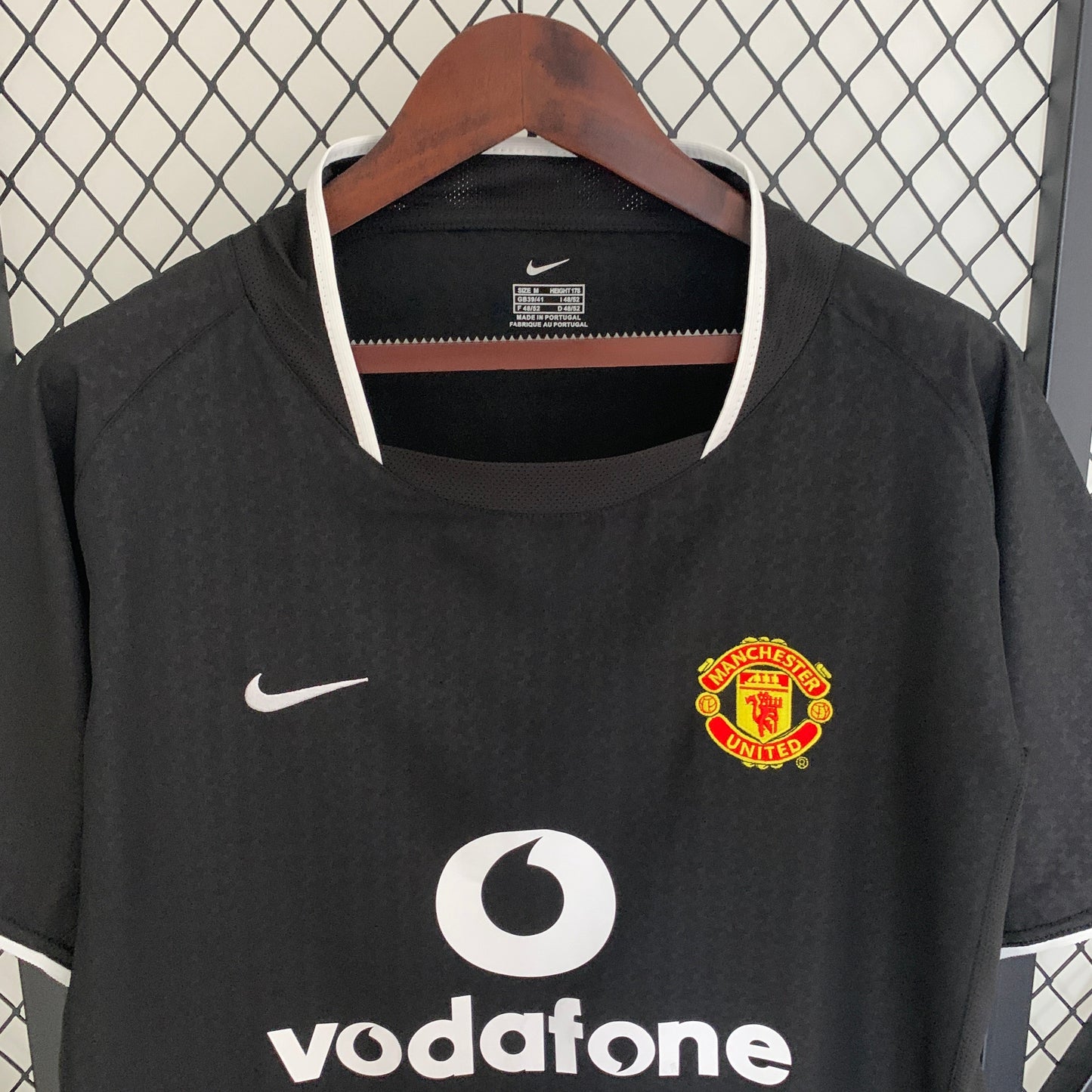 Manchester United 2003-04 Away Retro Jersey – Nike Black Vodafone Ronaldo Van Nistelrooy Scholes Football Shirt