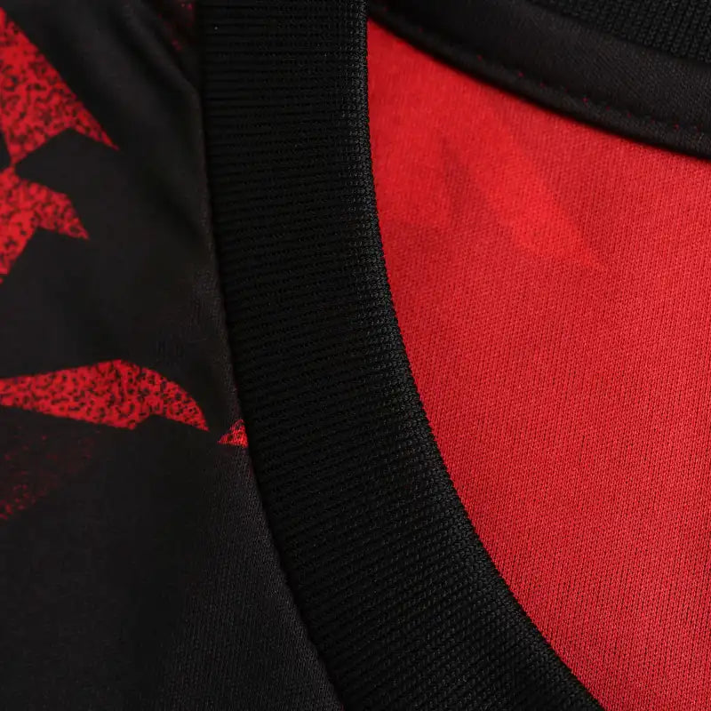 Manchester United Training Shirt Fan Version 2024/25 – Black Red Diamond Pattern Tezos Pre-Match Top