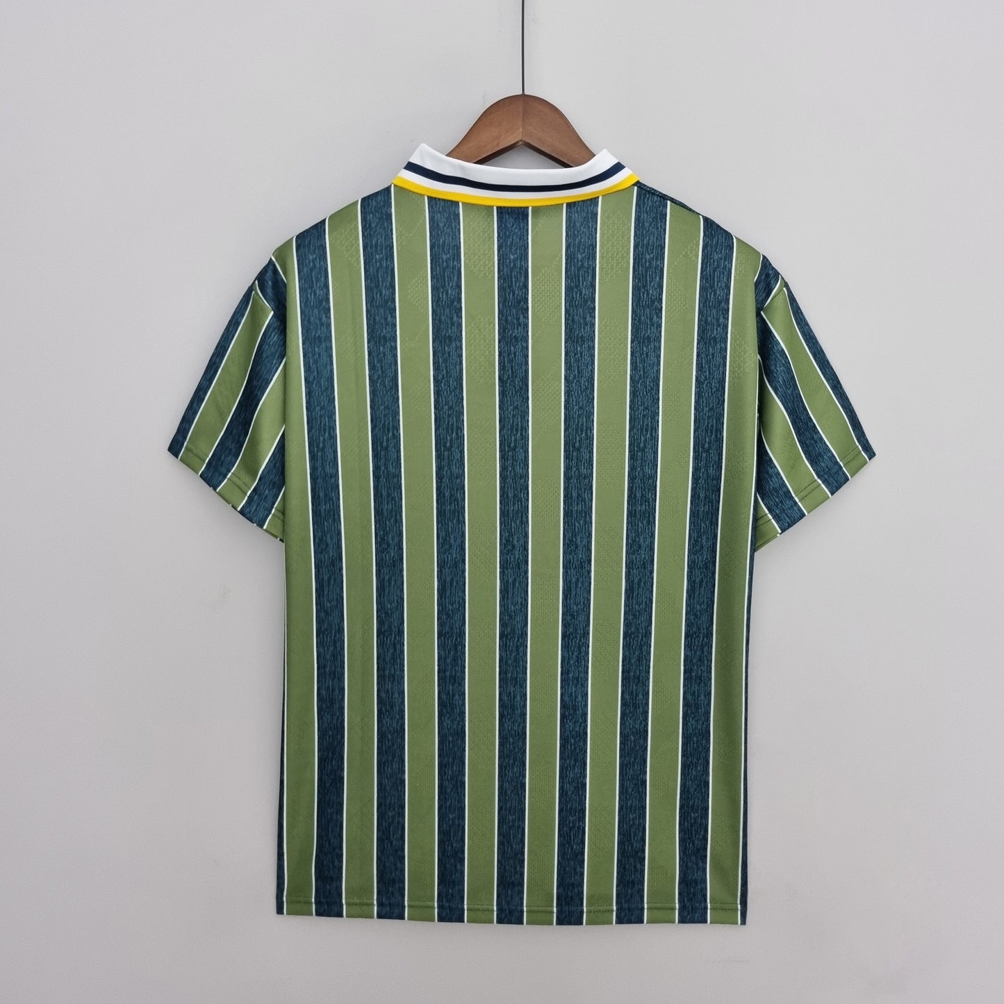 Inter Milan 1995-96 Away Retro Jersey – Umbro Green Pirelli Zanetti Roberto Carlos Paul Ince Football Shirt