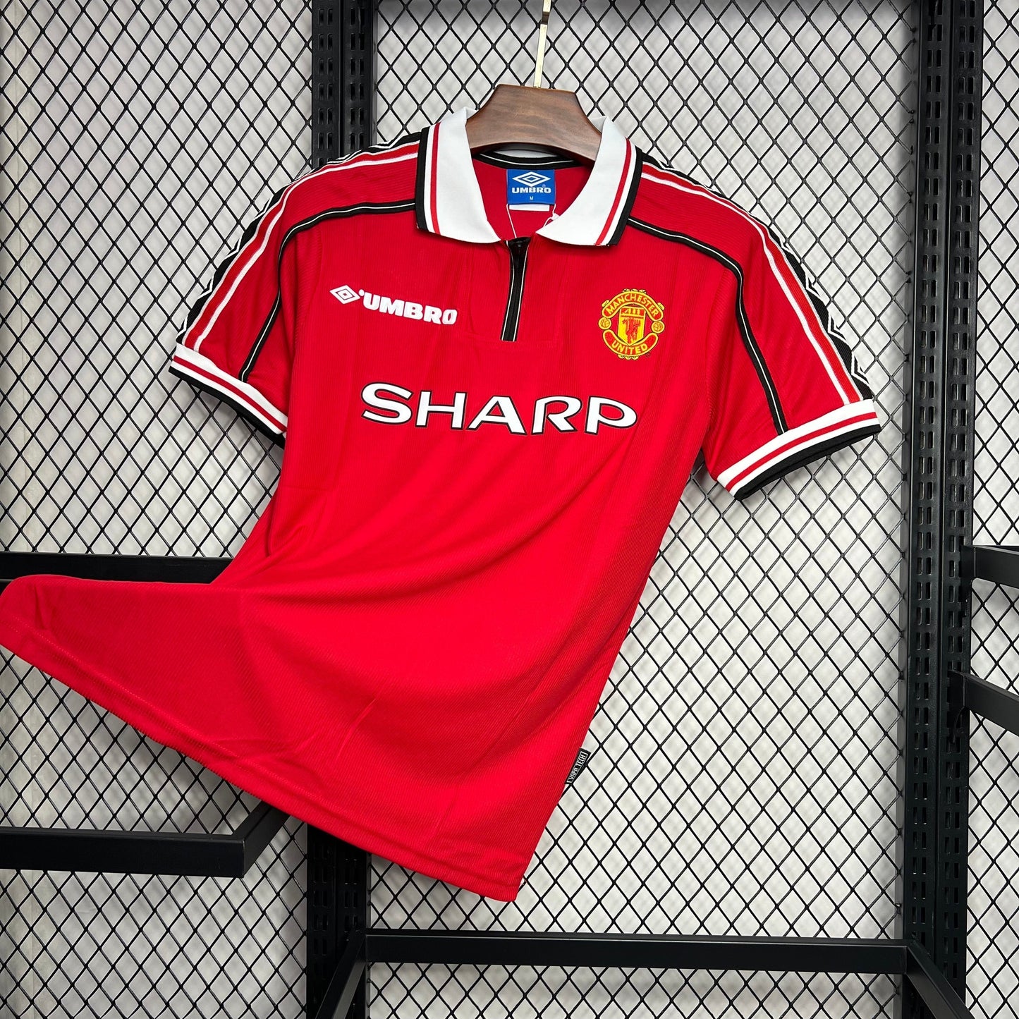 Manchester United 1998-99 Home Retro Jersey – Umbro Red Sharp Treble Season Beckham Giggs Scholes Yorke Football Shirt