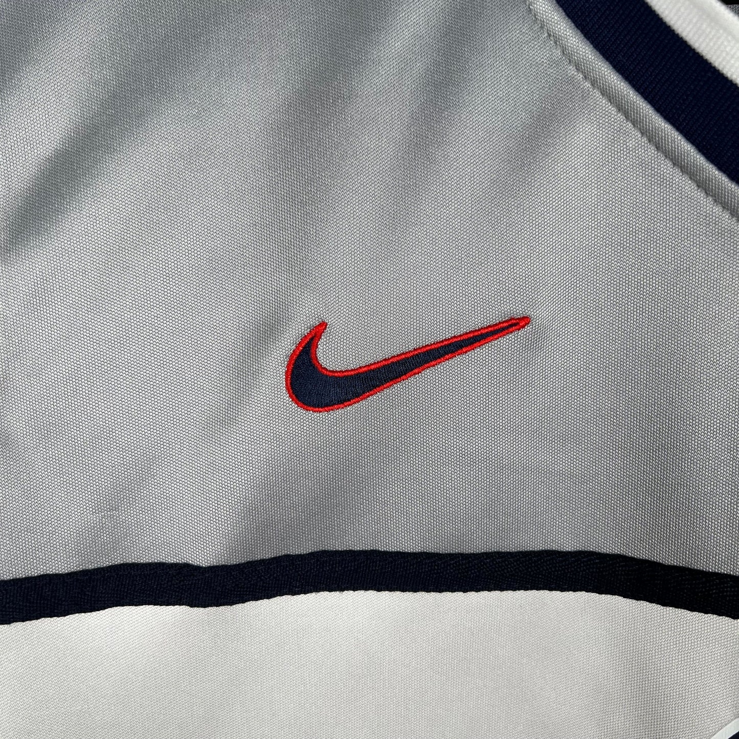 PSG 1999-2000 Away Retro Jersey – Nike Silver Grey White Band Navy V-Neck Opel Ligue 1 Paris Saint-Germain Fan Version Football Shirt