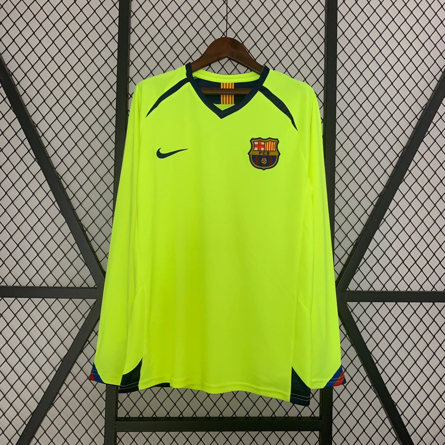 Barcelona 2005-06 Away Long Sleeve Retro Jersey – Fluorescent Yellow Nike Fan Version La Liga Football Shirt