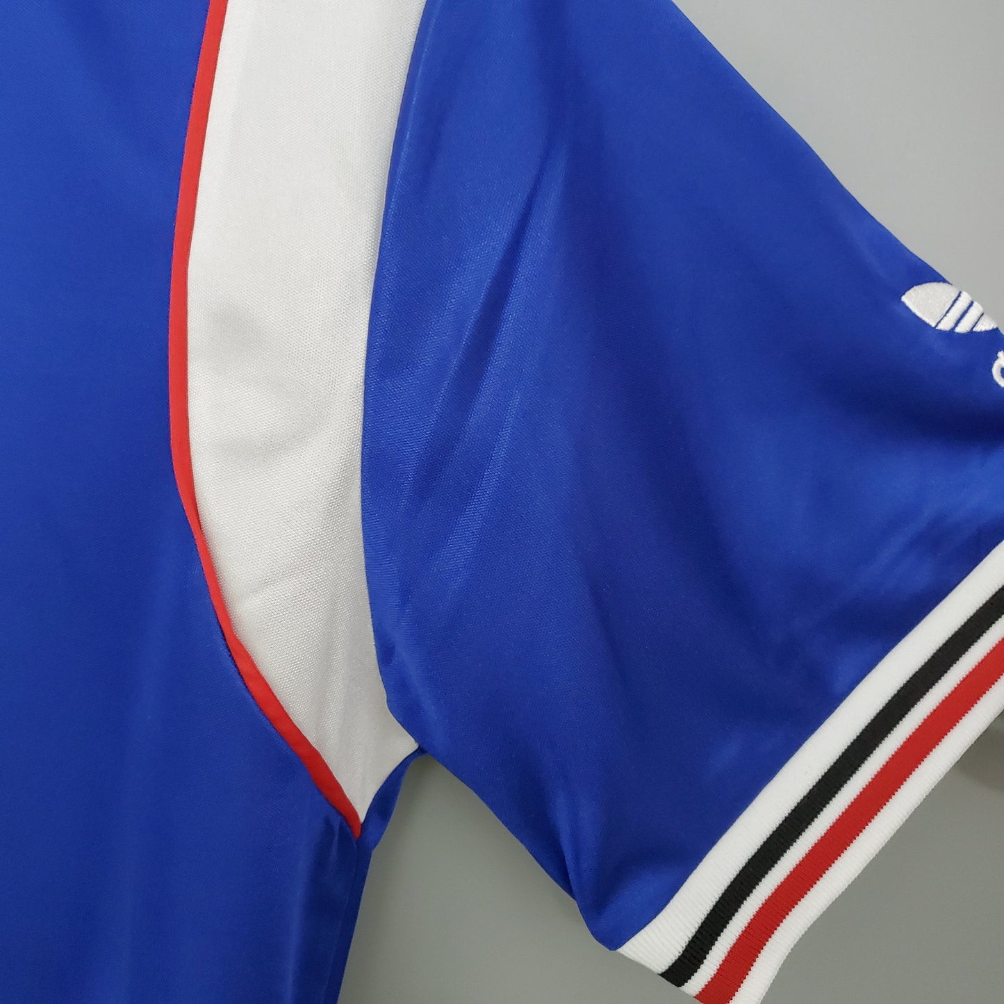 Manchester United 1985-86 Away Retro Jersey – Adidas Royal Blue Sharp V-Neck Trefoil Classic 80s Fan Version Football Shirt