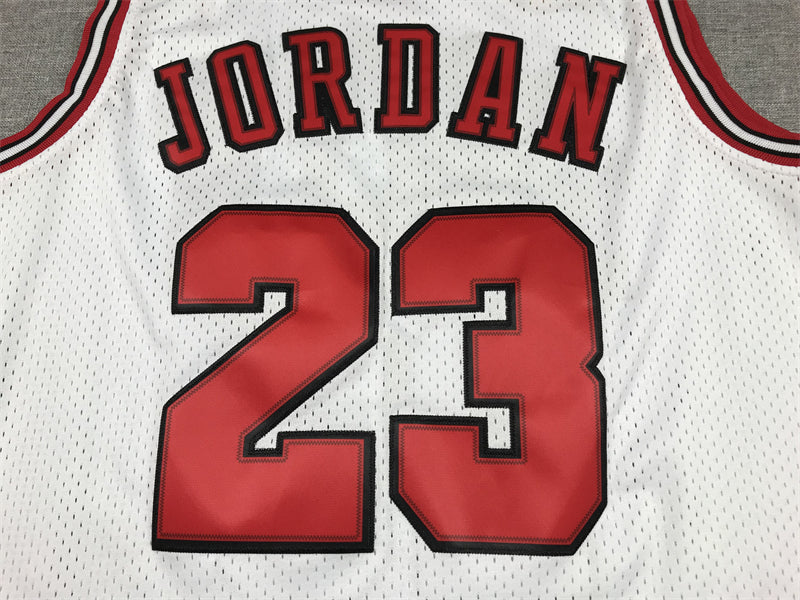 Michael Jordan #23 Chicago Bulls Mitchell & Ness White 1997-98 NBA Finals Patch Hardwood Classics Swingman Jersey