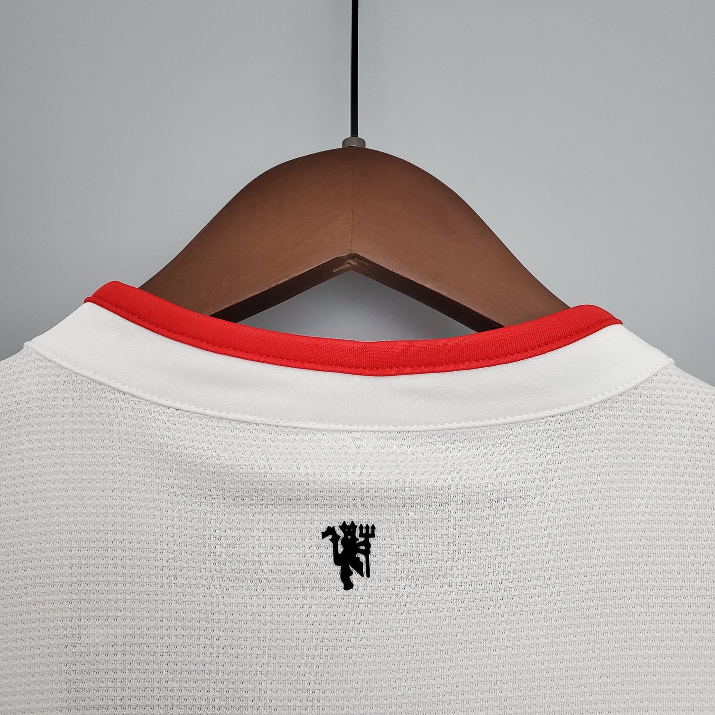 Manchester United 2013-14 Away Jersey – White Nike AON Retro Premier League Football Shirt | Rooney Van Persie Giggs