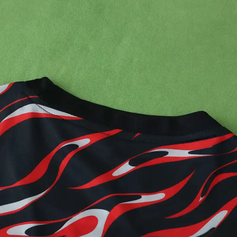 Manchester United Training Shirt Fan Version 2025/26 – Black Red Flame Print Pre-Match Top