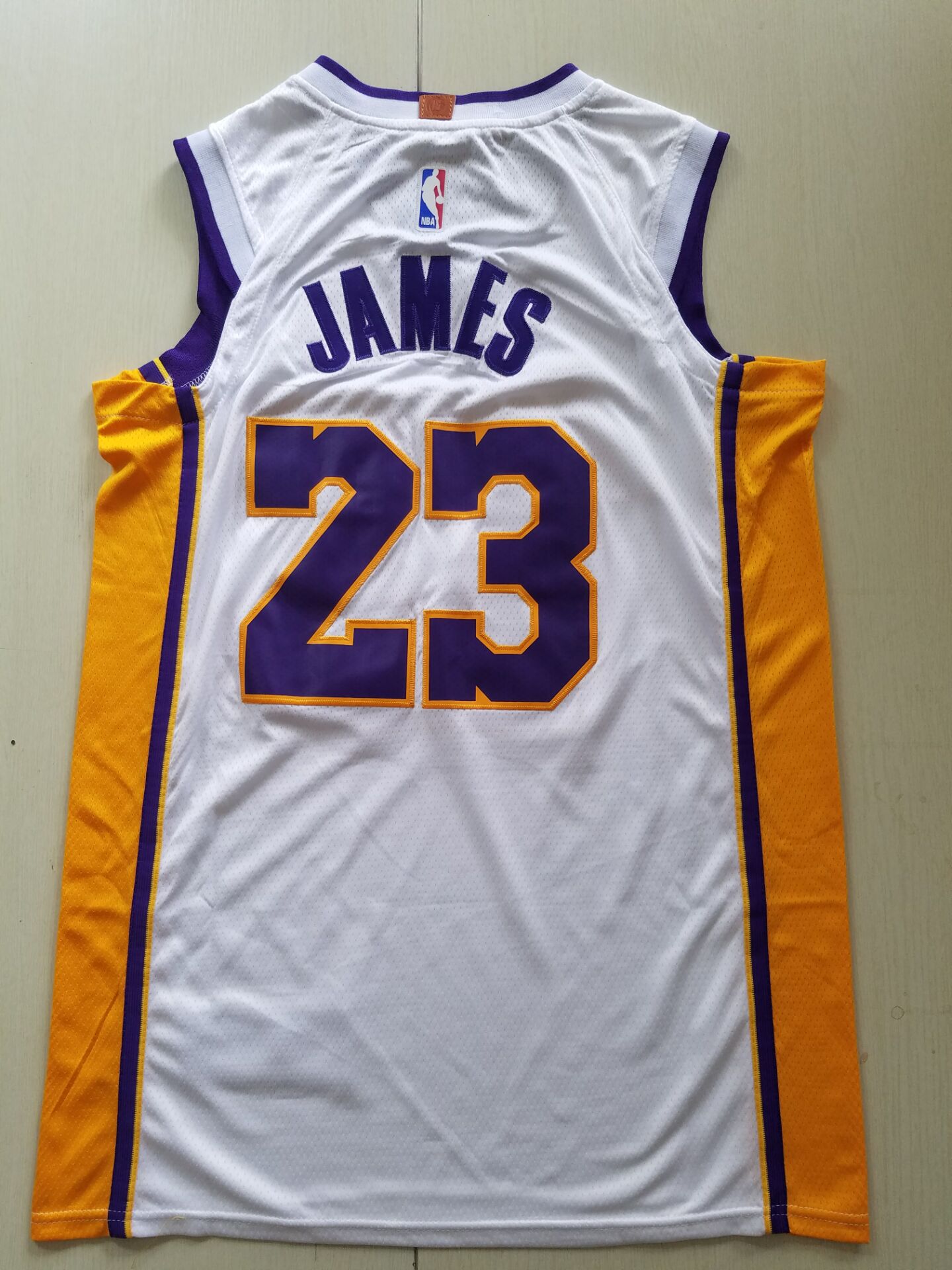 LeBron James #23 Los Angeles Lakers White 2018-19 Association Edition Away Swingman Jersey