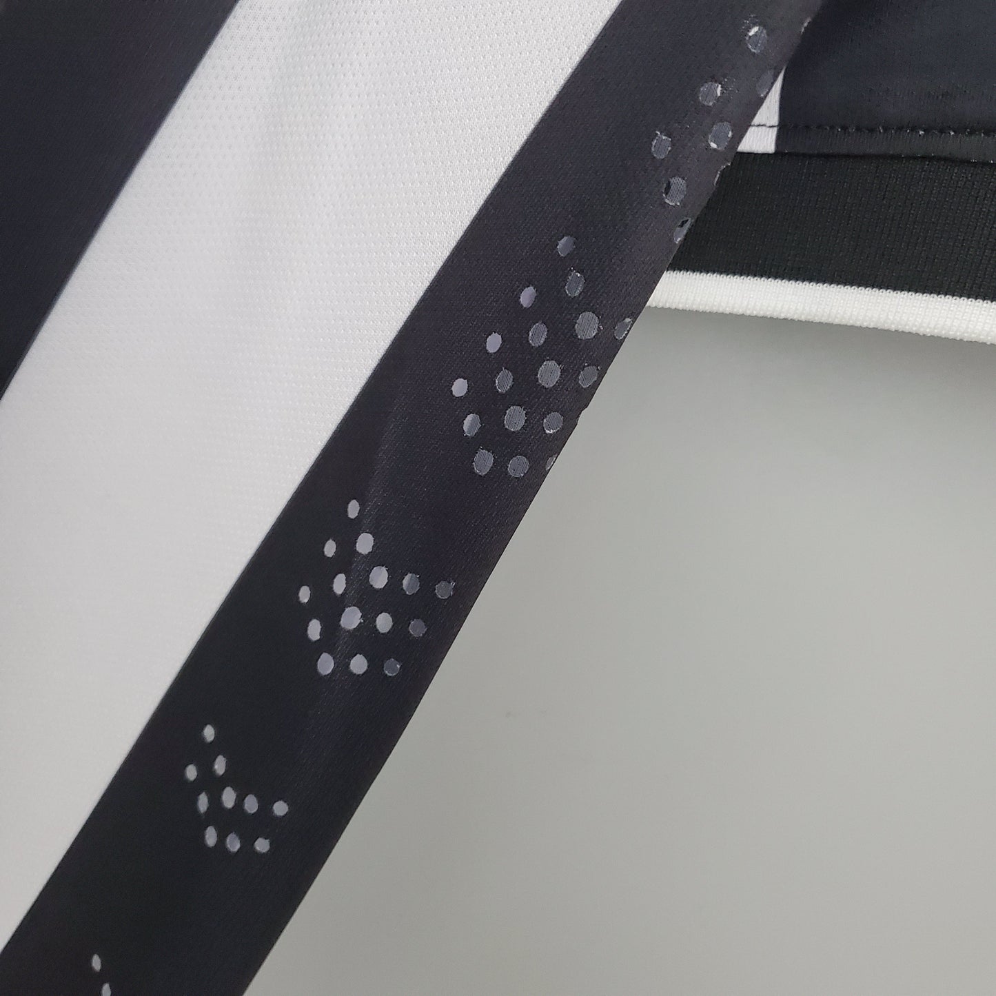 Juventus 2014-15 Home Jersey – Black & White Stripe Nike Jeep Retro Serie A Football Shirt | Pirlo Pogba Tevez Vidal