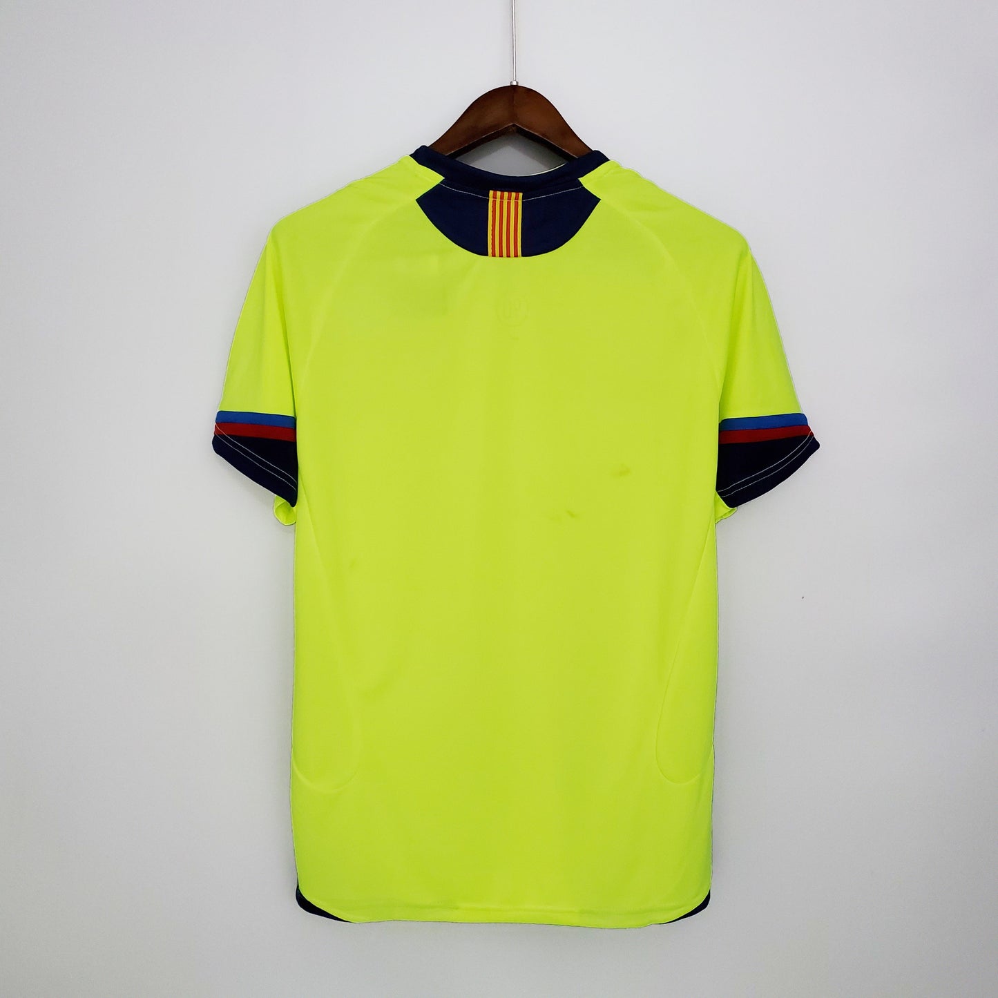 Barcelona 2005-06 Away Retro Jersey – Nike Fluorescent Yellow Navy Blue Ronaldinho Messi Eto'o Xavi Iniesta Puyol Champions League Winner Fan Version Football Shirt